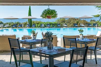 Pool Bar