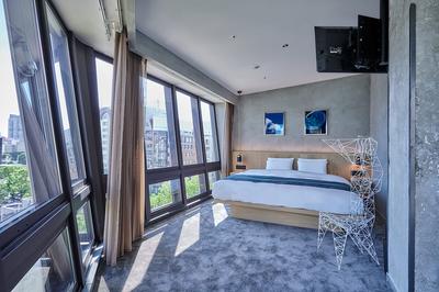 Park Corner Suite