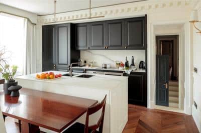 Three Bedroom Apartment with Terrace