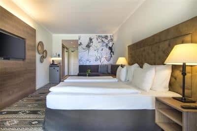 2 Twin Beds