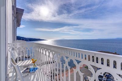 Deluxe Sea View and Balcony