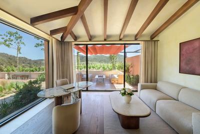 Private Pool Vineyards Suite