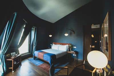 Vintage Corner Suite