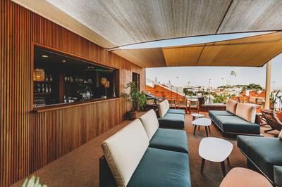 V Rooftop Bar