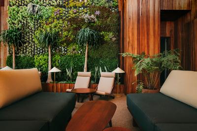V Rooftop Bar