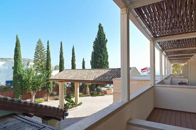 One Bedroom Suite Inland View