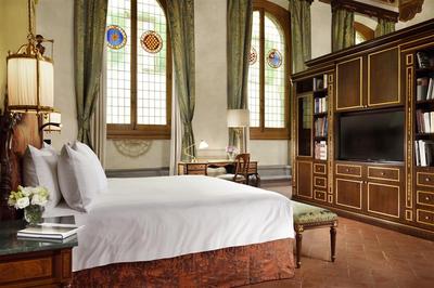 Francesco I De’ Medici Master Suite