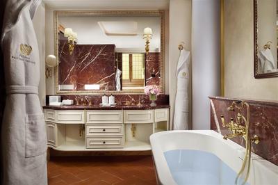 Francesco I De’ Medici Master Suite