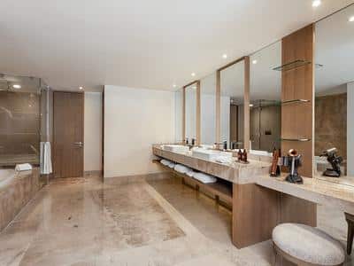 Grand King Suite