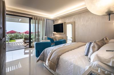 Cala Beach Superior Room Pinewood side