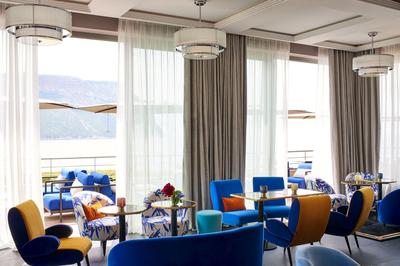 Lounge Bar