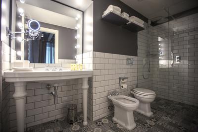 1 Queen Junior Suite
