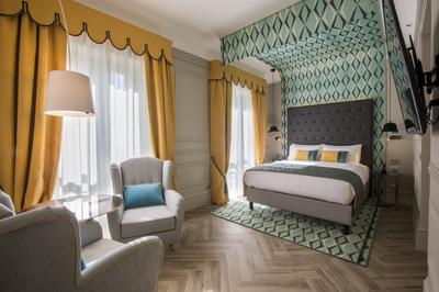 1 Queen Premium Room