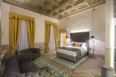 1 Queen Junior Suite