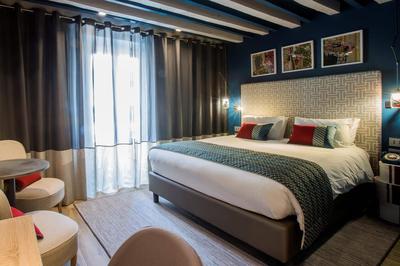 1 Queen Standard Room
