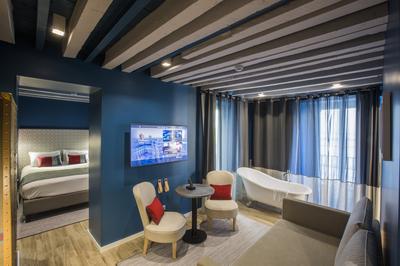 1 Queen Junior Suite