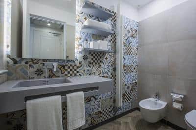 1 Queen Standard Room