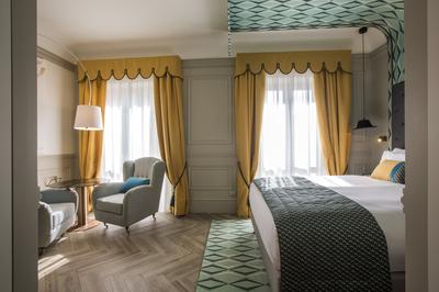 1 Queen Premium Room