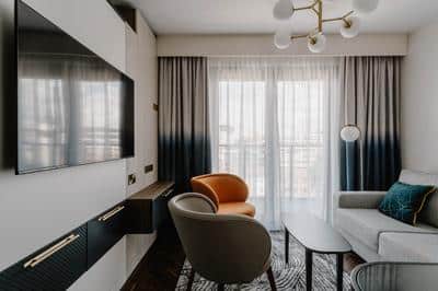 1 King Suite City View Balcony Top Floor