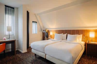 Comfort Room, 1 Twin & 1 Single Bed