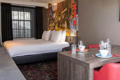 Studio, 1 Double Bed & 1 Twin Bed