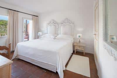 Deluxe Canal Room