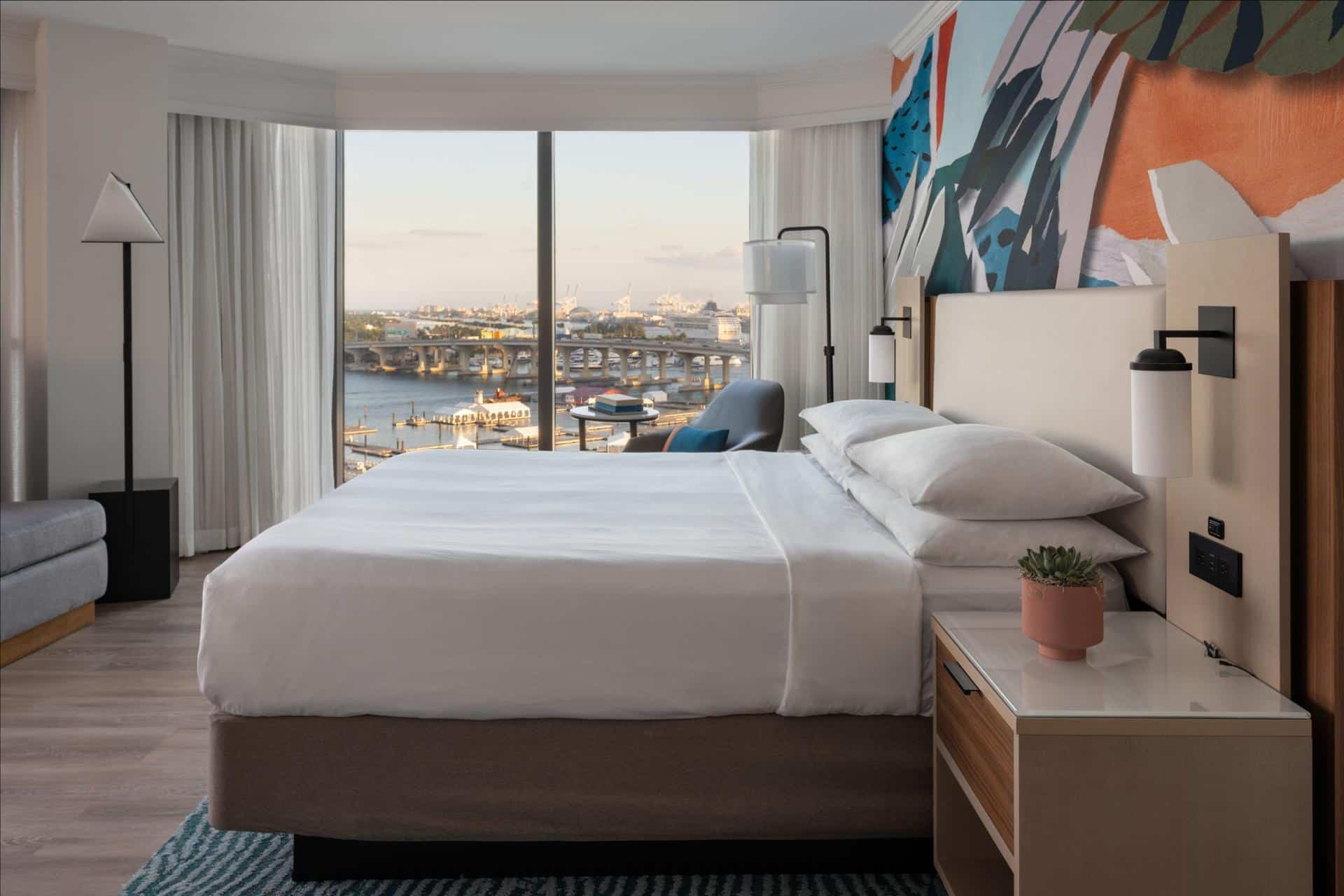 Newly Renovated Junior Suite 1 King Biscayne Bay View