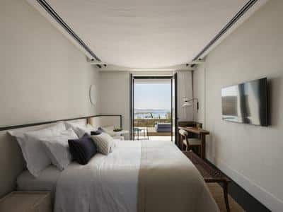 Nest Retreat with Sea View and Outdoor Hot Tub