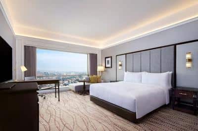 Guest Room, 1 King, City view
