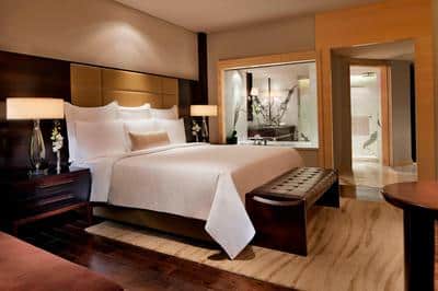 Executive Lounge Access Larger Room 1 King