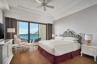 Deluxe Room 1 King Ocean View
