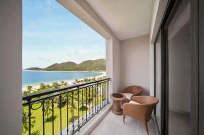 Deluxe Room 1 King Ocean View