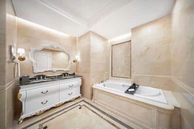 Executive Suite 1 King Garden View