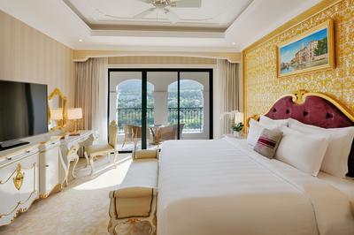 Executive Suite 1 King Garden View