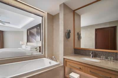 Deluxe Ocean View Room 1 King