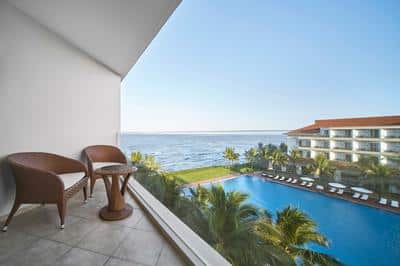 Deluxe Ocean View Room 1 King
