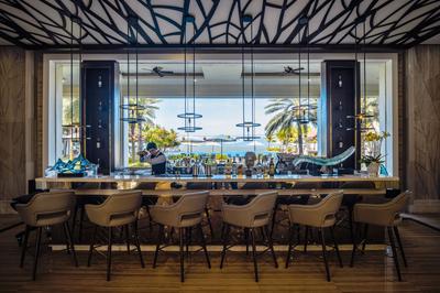 R Lounge