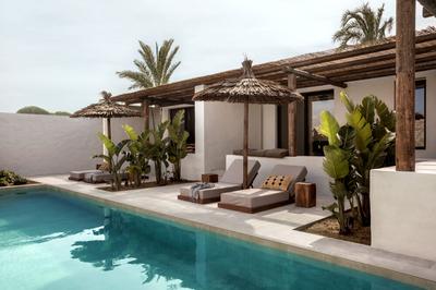 Junior Suite with Sharing Pool
