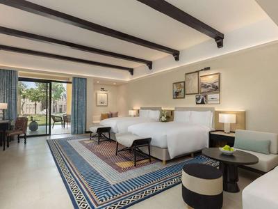 Luxury Room 2 Queen Garden View