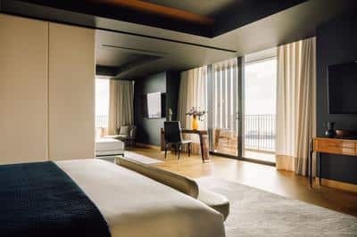 Corner Suite