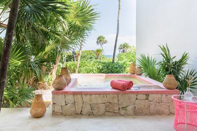 Sea View with Jet Tub
