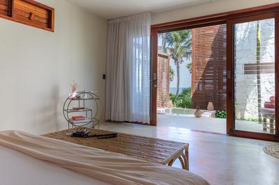Partial Sea View with Jet Tub