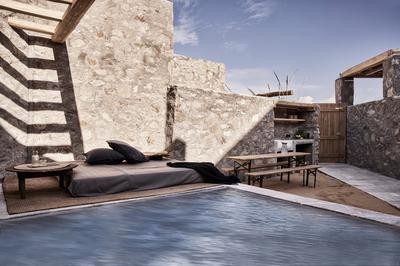 Cave Suite Private Pool and Yard