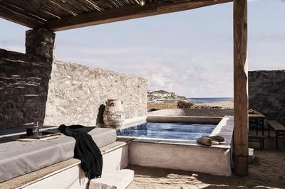 Nomad Two Bedrooms Suite Sea View Private Pool and Yard