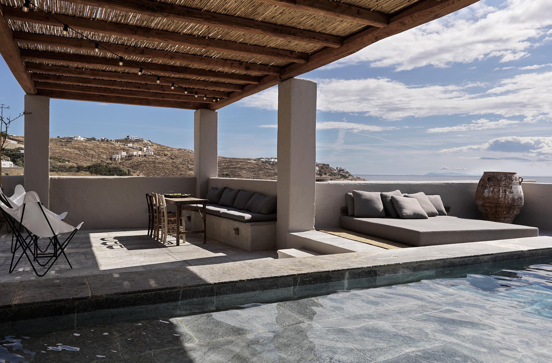 Hideout Nomad Suite Private Pool and Yard
