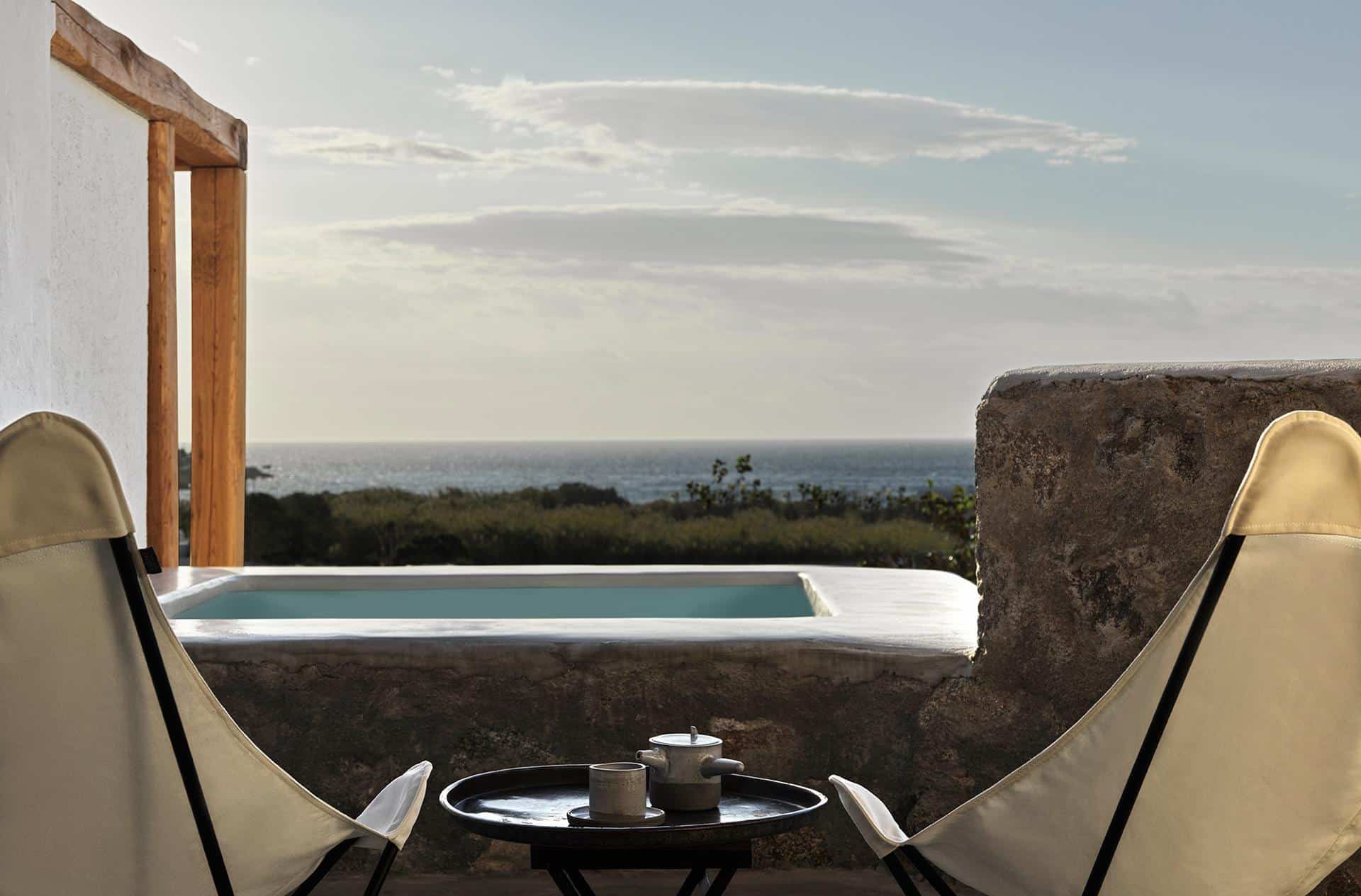 Nomad Two Bedrooms Suite Sea View Private Pool and Yard