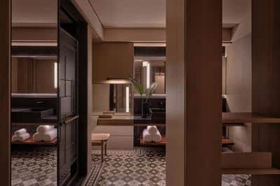 1 King Bed with City View, Studio