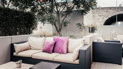 Legends Bar & Terrace