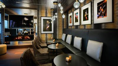 Legends Bar & Terrace