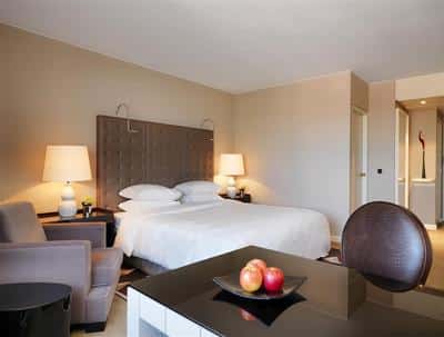 1 King Bed